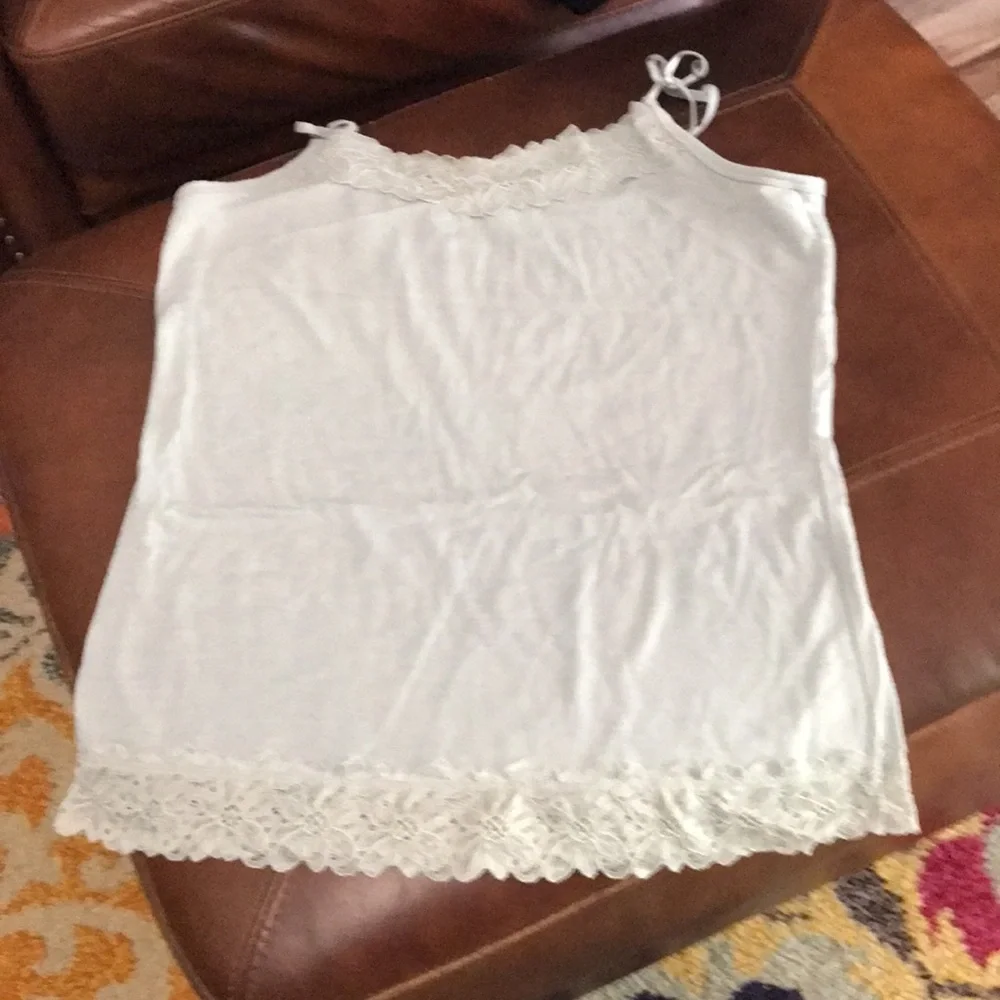 Bundle of Lace-Trimmed Cami Tank Top -Cream, Black, Sage green - Picture 4 of 6